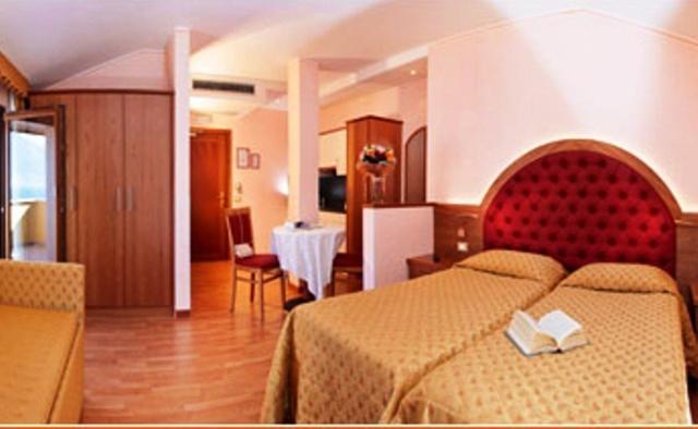 Hotel Residence Villa Beatrice Brenzone sul Garda Værelse billede