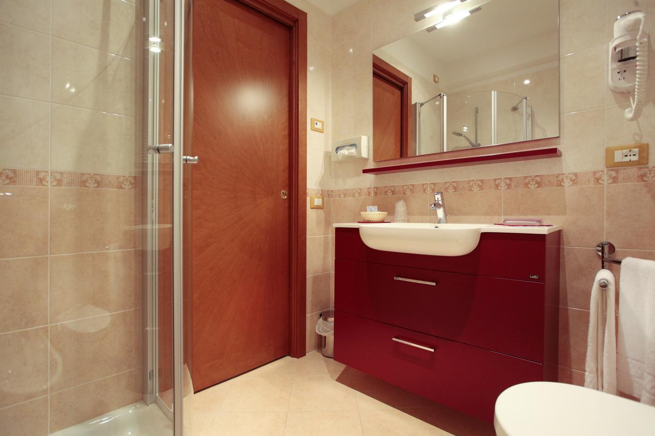 Hotel Residence Villa Beatrice Brenzone sul Garda Eksteriør billede
